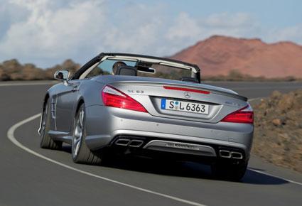 قصة اندفاع تتجدد مع سيارة SL 63 AMG الجديدة 